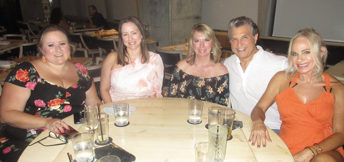 AngelaBoxShow's tweet image. #SomeNights are just that fun! 

#Eunice #Zanti #Friendship