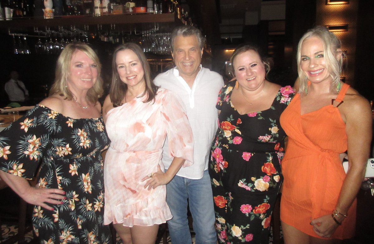 AngelaBoxShow's tweet image. #SomeNights are just that fun! 

#Eunice #Zanti #Friendship