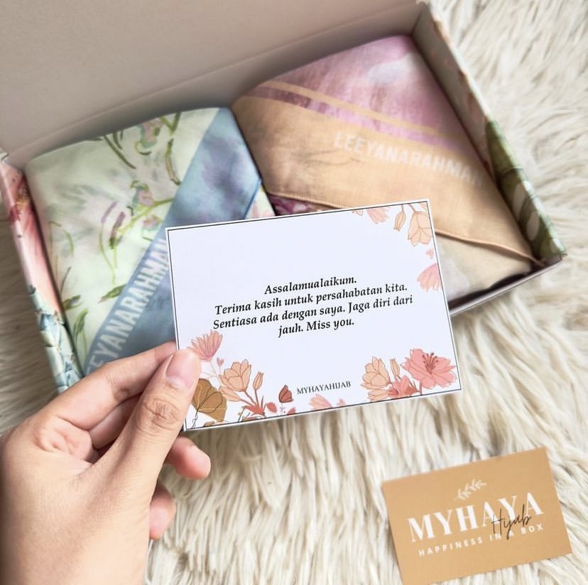MyhayahijabBox's tweet photo. @kimyaqee2 Tumpang rezeki ✨ Hi saya ada jual giftbox tudung for those yang taktahu nak bagi apa sempena raya or birthday orang tersayang sebagai tanda penghargaan giftbox ni sangat sesuai nak bagi harga super murah &amp; FREE POSTAGE‼️ https://t.co/5FDeaqDGzW