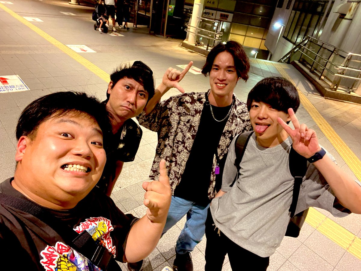 Riki_T_S_G's tweet photo. 今日はこのメンツで‼️
アストラストのノブと
元メンバーのよしお
サプライスターのまっつー‼️
最高にたのしかった🔥またいこうなー😃
#そばかすチャーリー
#ASTLIGHT
#surpristar
#よしお https://t.co/r6DJMcj3yM