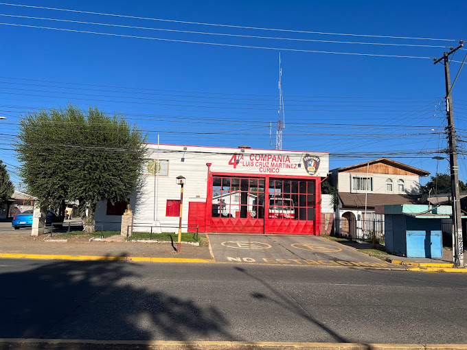 Victor_Curico's tweet photo. Feliz Aniversario @Cuartacurico por sus #112años 🚒

La compañía esta compuesta por 25 voluntarios, tiene la especialidad Rescate Animal, transformándose en pionera en la #RegióndelMaule en tal disciplina. Además con 4 voluntarios-buzos certificados que pertenecen al #GrupoGersa, sección especializada en rescate subacuático. 

Su cuartel esta ubicado en Av. Balmaceda 440, Curicó.