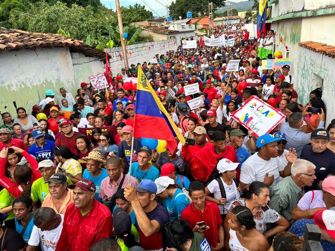NicolasMaduro's tweet photo. ¡En Aragua lo que hay es Revolución pa’ rato! Más de 4 mil mujeres y hombres del municipio San Sebastián de los Reyes, salieron unidos en la conciencia y en la voluntad de hacer de Venezuela, una Patria feliz y próspera. ¡Y claro que lo lograremos! Cuenten conmigo Pueblo querido. https://t.co/N2vnKq5Be1