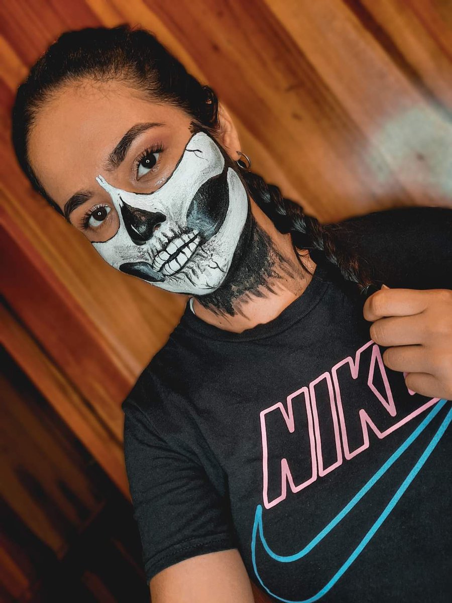 📷
.
.
.
.
.
#Halloween #art #pintura #Halloween2021 #halloweenmakeup #Octubre #makeup #maquillaje #eyelook #amoelmaquillaje #quedatecasa #cuarentena #tumblr #felizdiadehalloween #pinterest #painting #picsart #colores Arte Sabrina