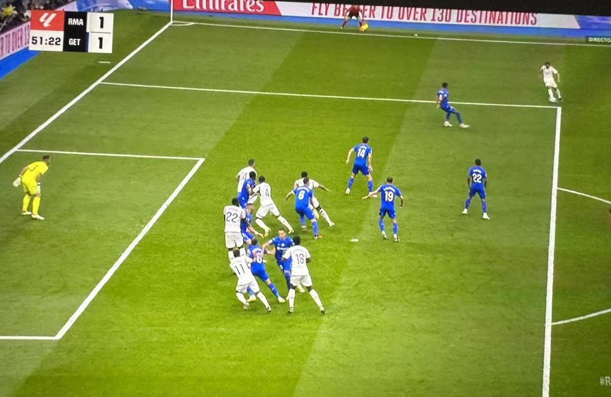 Llourinho's tweet photo. VAR:“La mano de Djené habilita la posición de Joselu”

La Guardia Civil opina que el Barça sigue robando en LaLiga. Es shimples. https://t.co/MyW0VS7dCG