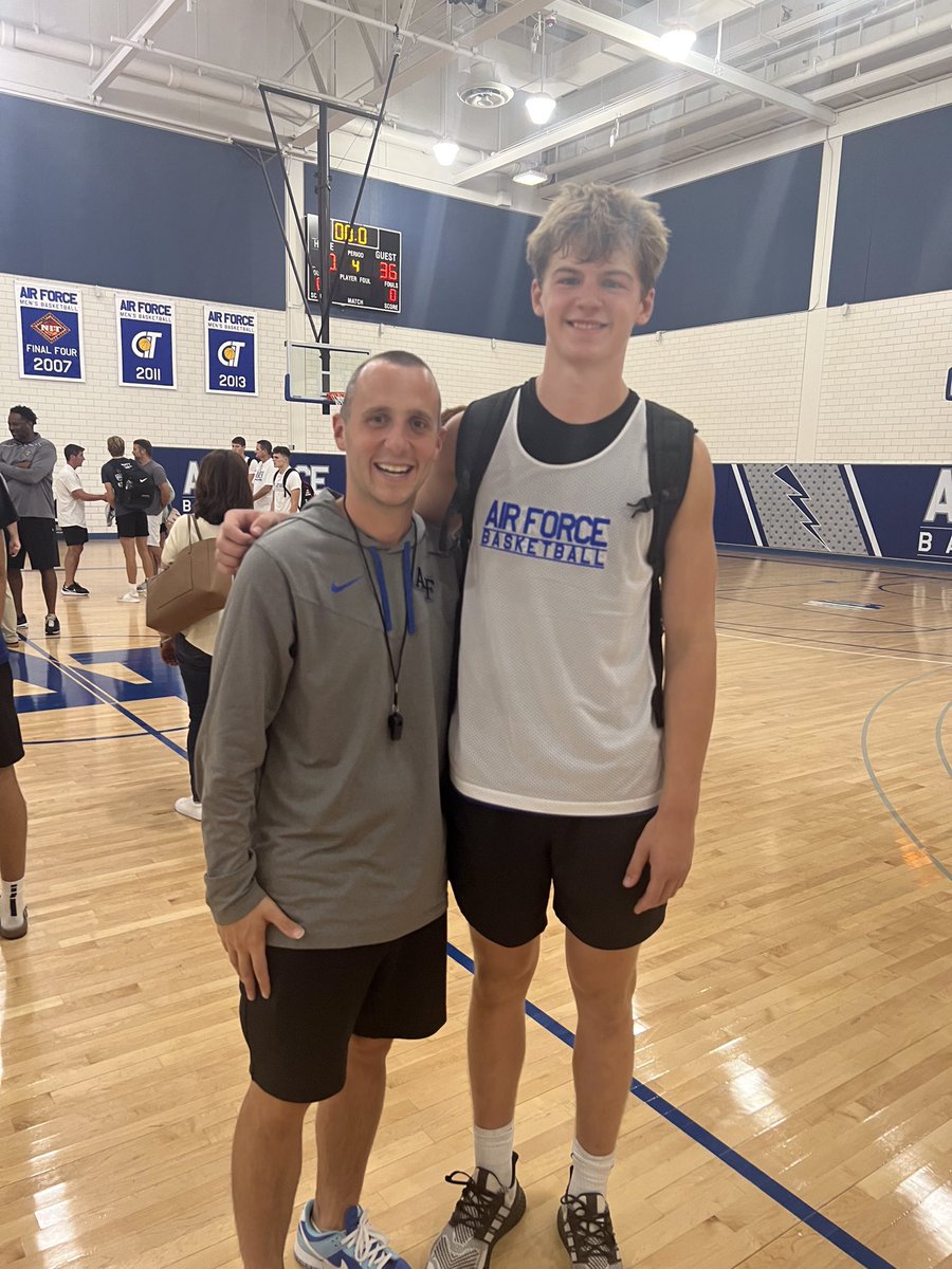After a great camp led by @coachscott_AFA and a great conversation with <a href="/Coach_Dooz/">David Metzendorf</a>, I am thankful for the opportunity to play basketball for the US Air Force Academy! @AF_Academy  @af_mbb <a href="/coachczechjr/">Jared Czech</a> @zack_curran <a href="/MickCraw5/">Matt McCraw</a> #gofalcons