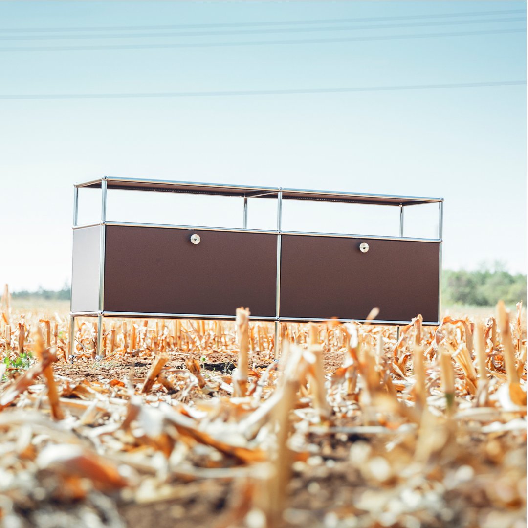 konektra_de's tweet image. Embrace the warmth and earthy charm of autumn with this stunning DIY sideboard. 🍂✨ #Throwback #RusticVibes #InteriorDesign #FallFeels #interior #living #design