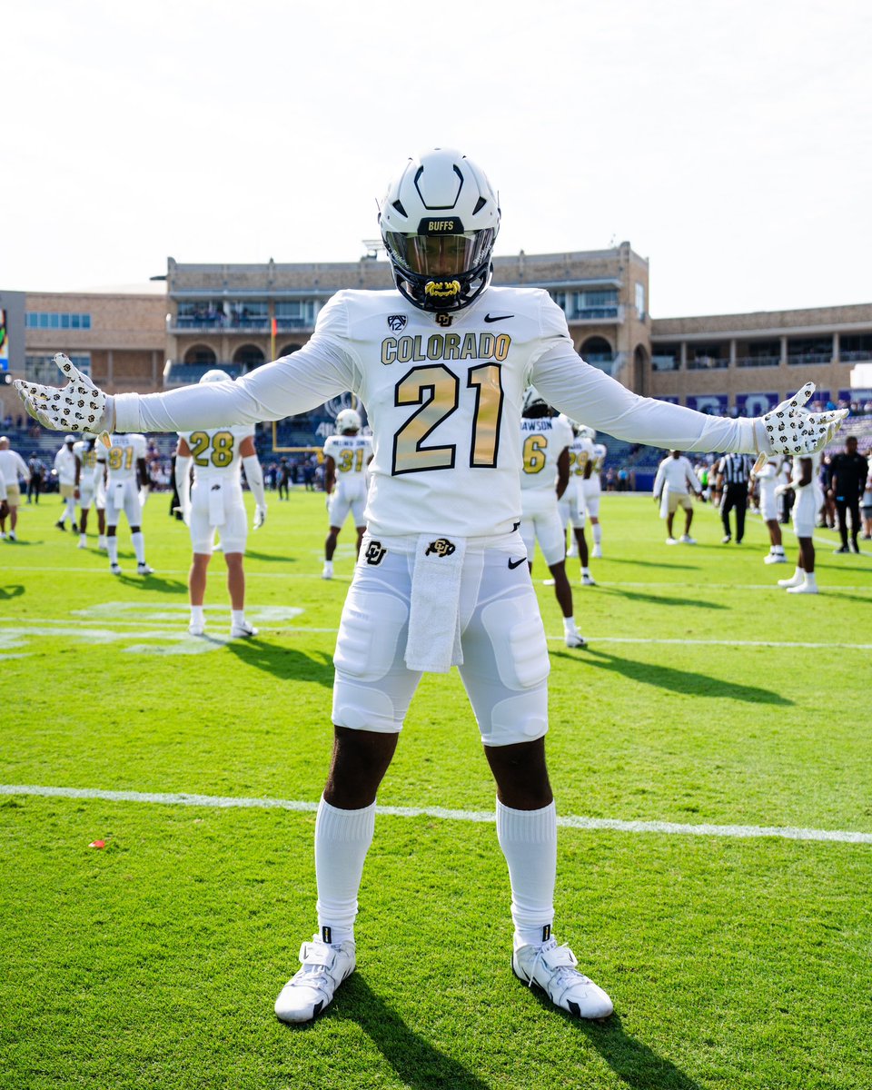 CUBuffsFootball's tweet photo. Fresh fits for the debut ๐ฅ
#GoBuffs https://t.co/9kOZFryuZO