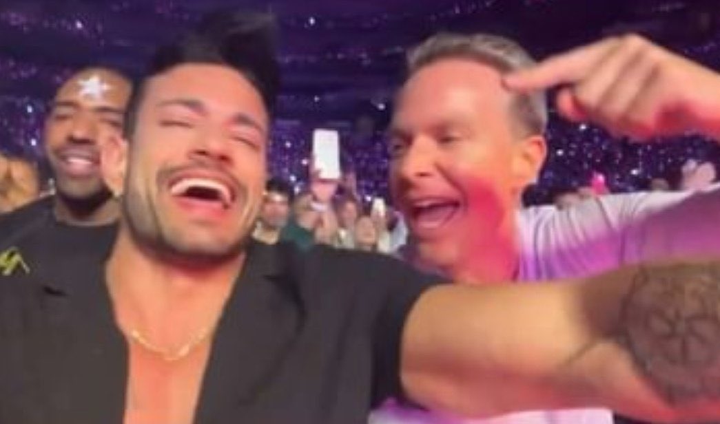 pegadoyconzeta's tweet image. No veía venir esta collab 😏

#multiversos