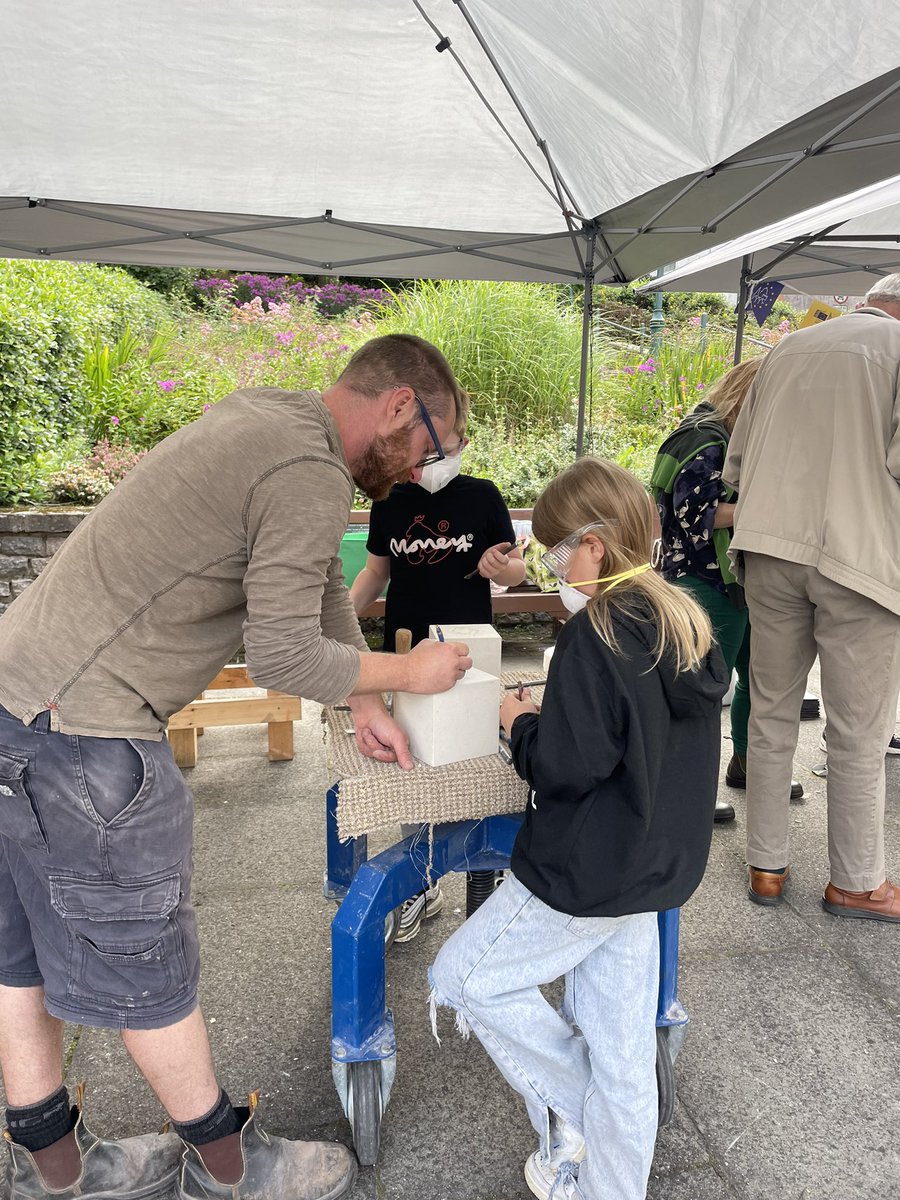scottradbuild's tweet photo. Some young people in Hawick trying construction skills, part of @BuildYourFutur8 Just another part of promoting careers in construction to the young people in the Borders. @tweed_forum @BordersCollege @SHBT @scotborders @HESEngineShed @HistEnvScot @DYWBorders @SoSEnterprise https://t.co/M97sM17NHb