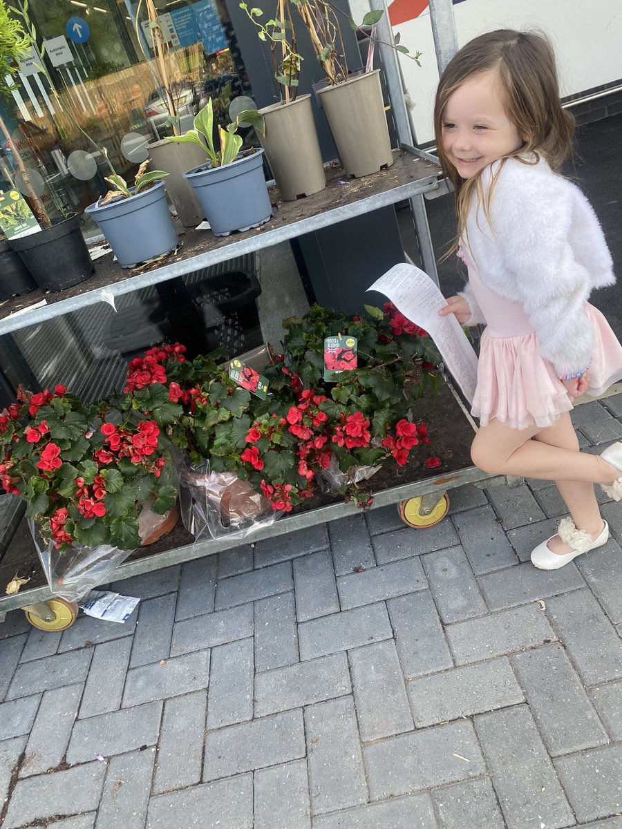 hnicholas90's tweet photo. Apparently a Saturday @AldiUK shop makes her this happy 😅 https://t.co/47nKTdyduj