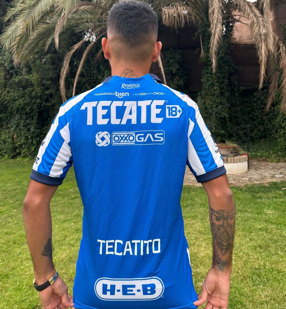 Rayados's tweet photo. ¡Tecatito ya se puso el jersey Rayado! 👀💙🤍

¿Qué tal se ve? 🔝🔥 https://t.co/wkrIItF1nm