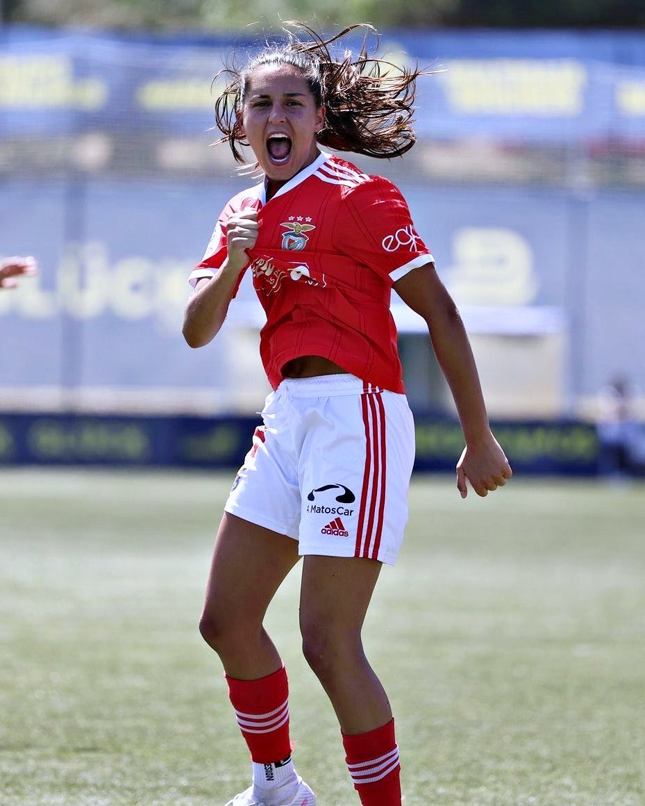 Craque, craque, craque.