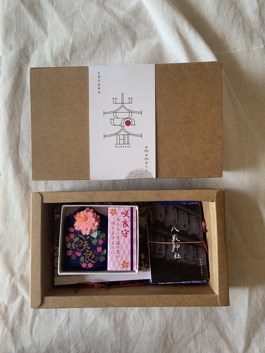 powl_2nd's tweet photo. 4. Yasaka's sakura amulet
เครื่องรางความสุขที่มาพร้อมกล่อง คอนเสปต์ของรุ่นนี้คือซากุระฟีลแบบ ให้ความสุขของคุณเบ่งบานเหมือนซากุระ สวยมากทำดอกเป็นเลเยอร์ด้วย ศาลนี้เป็นเทพแห่งท้องทะเลและมีเทพแห่งความสวยงาม สมัยก่อนฮิตสุดๆในหมู่ผู้หญิงและเกอิชา น้องมี 2 สี แยกคนละเซ็ตค่า
520/set https://t.co/LZCBiC0Ayq