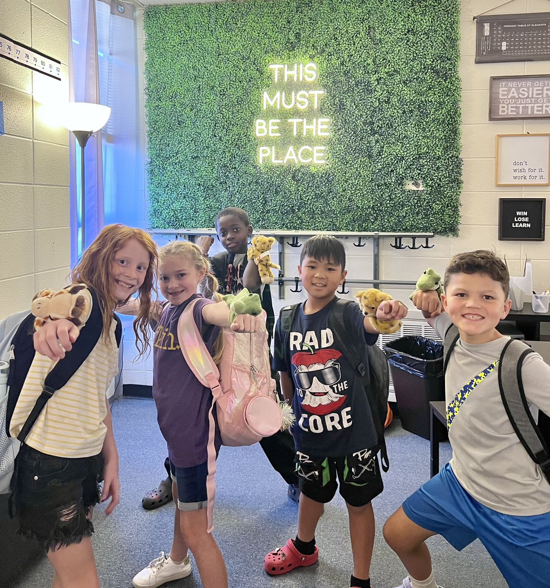 Barrett_Duncan_'s tweet photo. Super earners! Congrats to these kids for supporting Anderson Elementary by participating in our campus fundraiser and for getting their first backpack buddy! #WeAreLufkin #AndersonEagles https://t.co/Aigej4io6Z