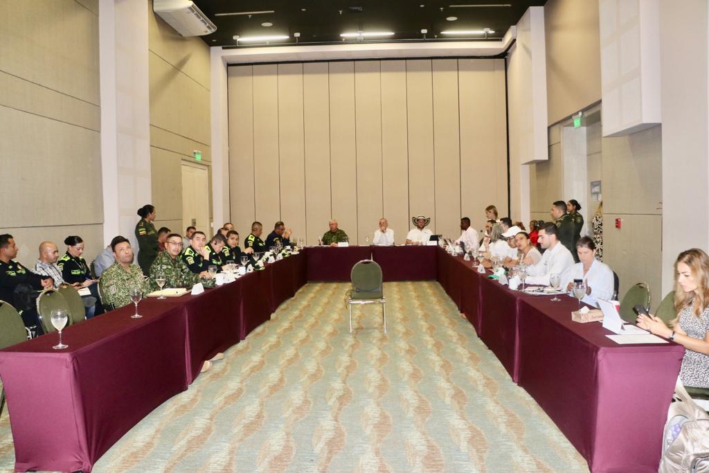 WRadioColombia's tweet photo. #NoticiaW | Desde Montería, el @mindefensa, Iván Velásquez, los gobernadores de Antioquia, Aníbal Gaviria y Córdoba, Orlando Benítez, y la cúpula militar y policial del país, realizan segundo seguimiento al plan de territorialización de la política nacional de seguridad para Antioquia, Córdoba y Chocó.