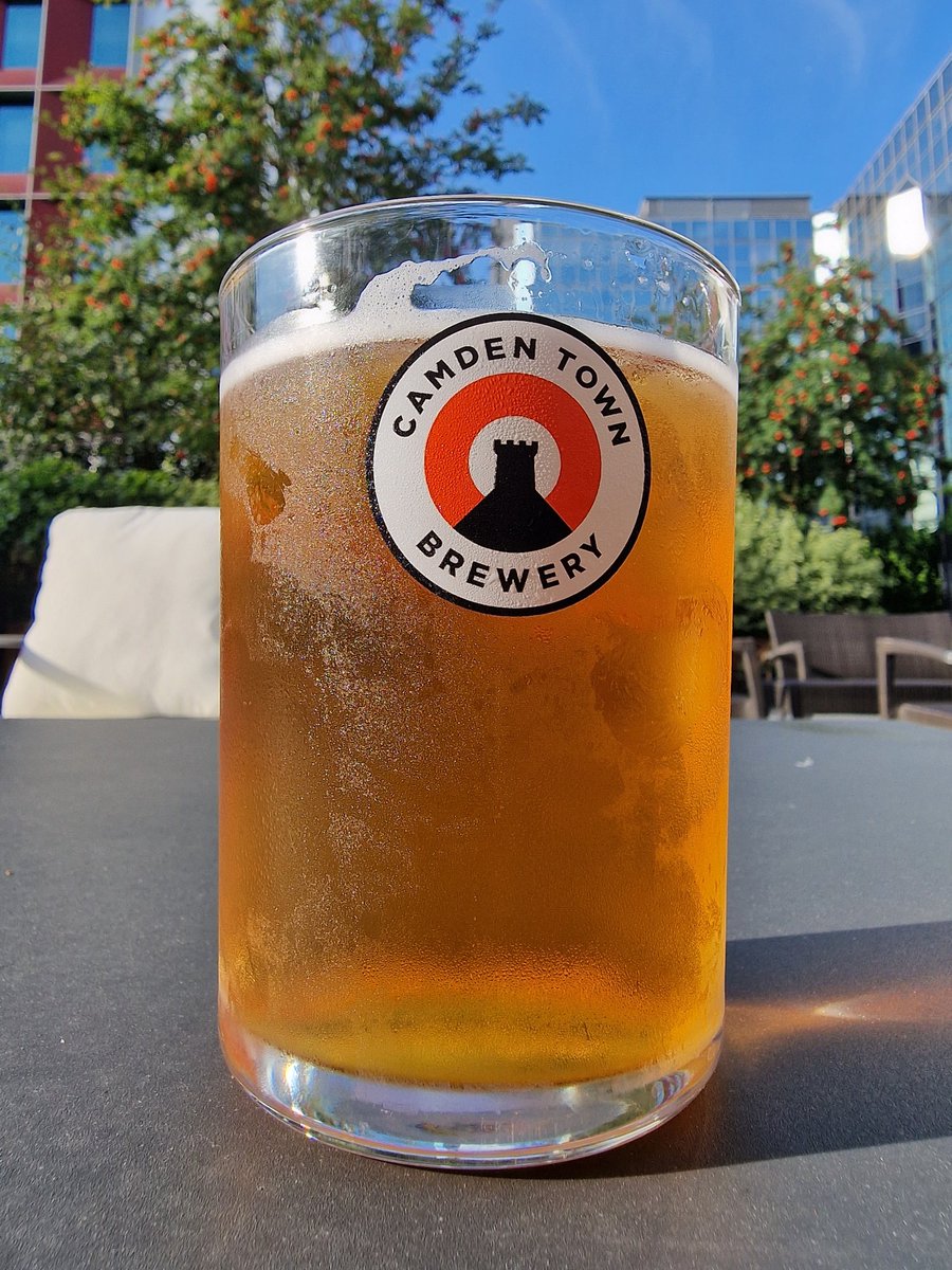 Iceman1579's tweet photo. Enjoying a beer in this lush weather 😎 https://t.co/PWVljYCckf