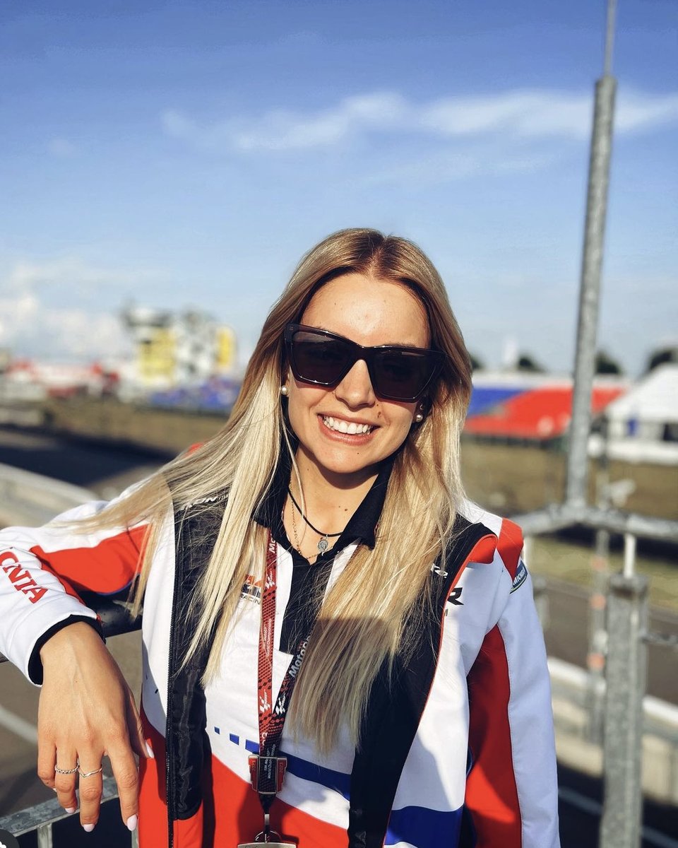 FemalesinMSport's tweet photo. INTRODUCING IRENE ANEAS 💪

@IreneAneas is a #MotoGP Press Officer, responsible for all things PR at @lcr_team 🏍️

Her role involves travelling to every race to ensure that the team’s media relations run smoothly throughout the weekend.

📸: Paco Diaz

#WomenInMotorsport https://t.co/KwX5J4DeEU