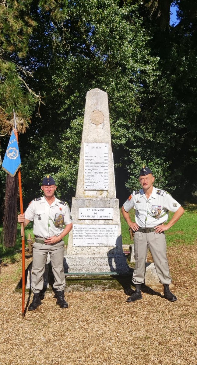1RCA_canjuers's tweet image. Ce jour, le @CDC_1eRCA, la garde à l'étendard et les fanions d'escadrons du #1erRCA ont participé aux commémorations des charges de Cavalerie de la bataille de Floing en 1870.  #EnLeurSouvenir #DevoirDeMémoire #NotreDéfense #CavalerieBlindee