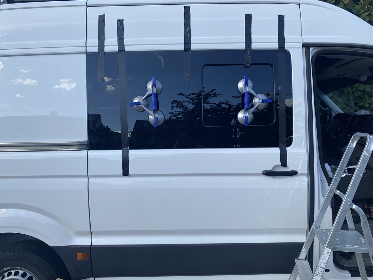 FlashmanBTC's tweet photo. Heutiger PoW und nein da helfen tatsächlich mal keine #Sticker sondern nur noch eine Scheibe und Scheibenkleber. 🤣🧡 https://t.co/gTtUtSKPrW
