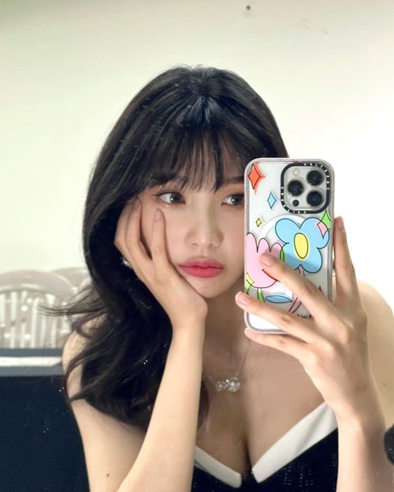 Koreaboo's tweet photo. Happy Birthday to RED VELVET's happiness, JOY! 🎂
Your positivity and passion is inspiring to us all, we hope you have a wonderful day filled with lots of joy.☀️
We love you!💛
HAPPY BIRTHDAY JOY 
#바로오늘이야_조이_벌쓰데이 #수영아_네가웃으면_우리도좋아 #BeThereforJoyDay https://t.co/X19TLBwcq5