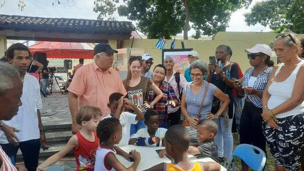 Ahora mismo el Ministro de Cultura Alpidio Alonso en el #Cerro en el cierre del #Verano2023  para toda la familia y durante todo el día en el Parque Hija de Galicia.

#CubaEsCultura #VeranoConAmor