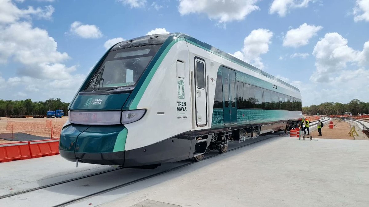StratCons's tweet photo. Comparativo real:

Viaje Barcelona - Paris en Auto: 9h 42 min (Google)
Viaje Barcelona - Paris en Tren: 6h 45 min. (SNCF)
Δ = -2h 57min

Viaje Campeche - Mérida en auto: 2h 16min (Google)
Viaje Campeche - Mérida en Tren: ~ 8h (AMLO)
Δ = +5h 34 min https://t.co/gWAqfN49z8