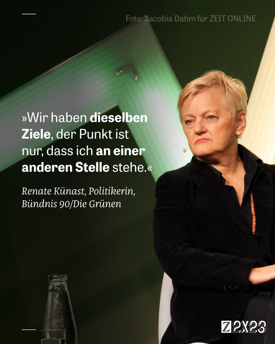 z2xfest's tweet photo. Die Letzte Generation und #FridaysforFuture haben bei #z2x23 Kritik an der Klimapolitik der Grünen geübt. Die Klimabewegung fühle sich nicht gut durch die Grünen vertreten, sagte @PaulineBruenger, Aktivistin und Sprecherin von Fridays for Future. https://t.co/fvlJy3V16z https://t.co/7C30jM4009