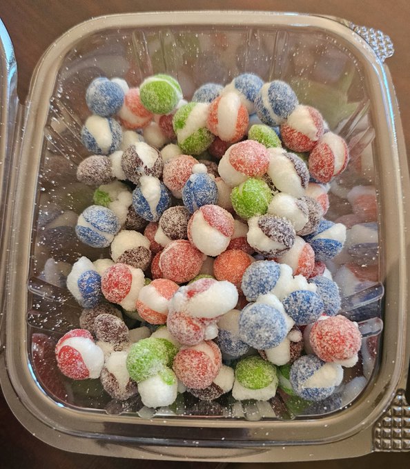 Also some freeze dried candy! 🤤 https://t.co/350ieeNCsA<a href="/tag/midnightenergy"class="tags"><span>#midnightenergy</span></a><a href="/tag/conquerthedarkness"class="tags"><span>#conquerthedarkness</span></a>