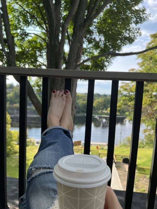 by the time people realize your worth, you&rsquo;ll be worth more! Saturday greetings friends, lovers and perverts<a href="/tag/mvsales"class="tags"><span>#mvsales</span></a>