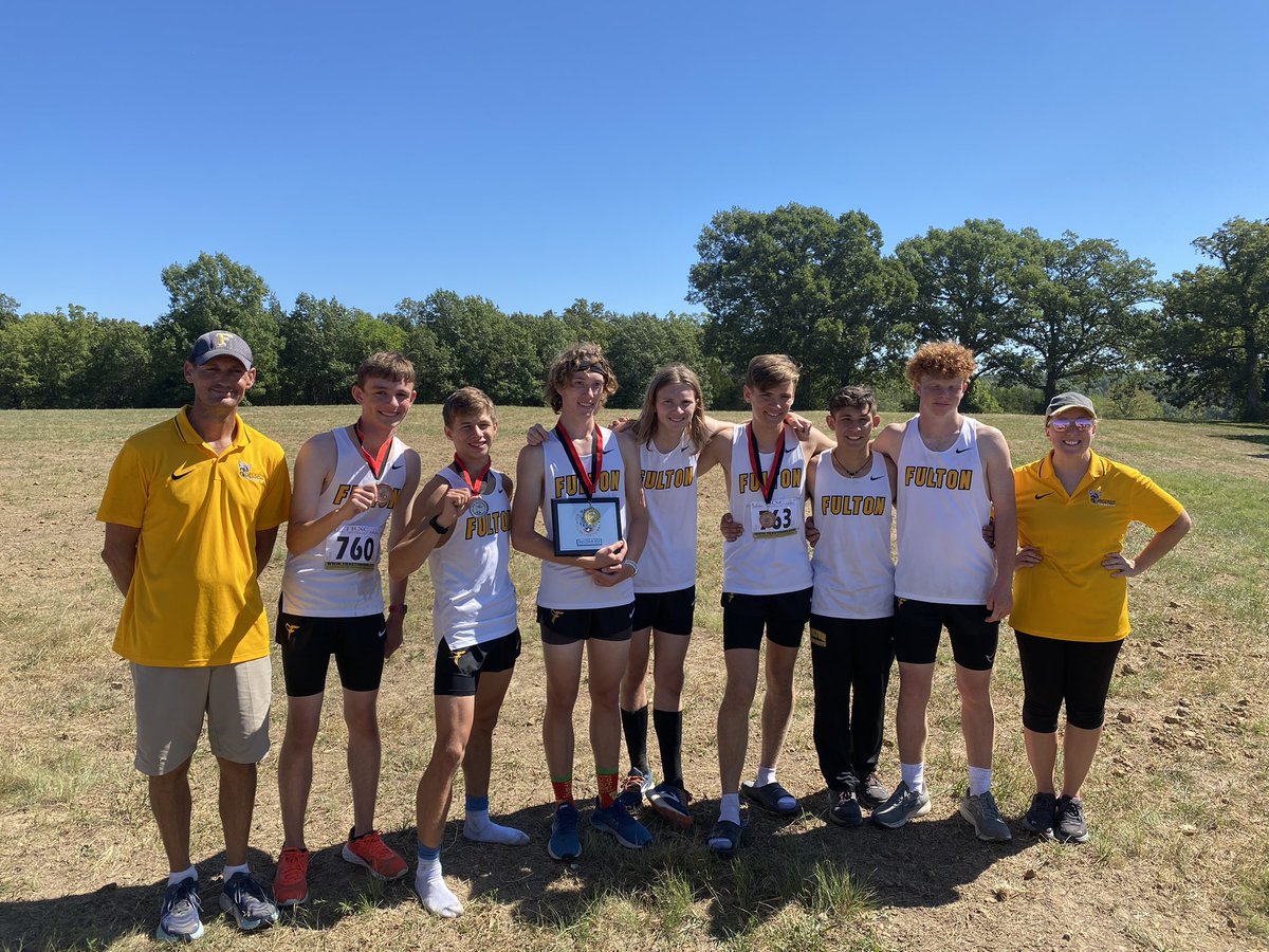 CoachGYates's tweet photo. Noah Thompson takes 1st and Kai Foster takes 2nd to lead our #fultonhornetsxc boys team to a 2nd place finish in the small school division at the Jim Marshall Invitational!  Results: https://t.co/Tsh7PAeOoa
@FPSActivities @RLCampbell13 https://t.co/KKMPc0XWhL