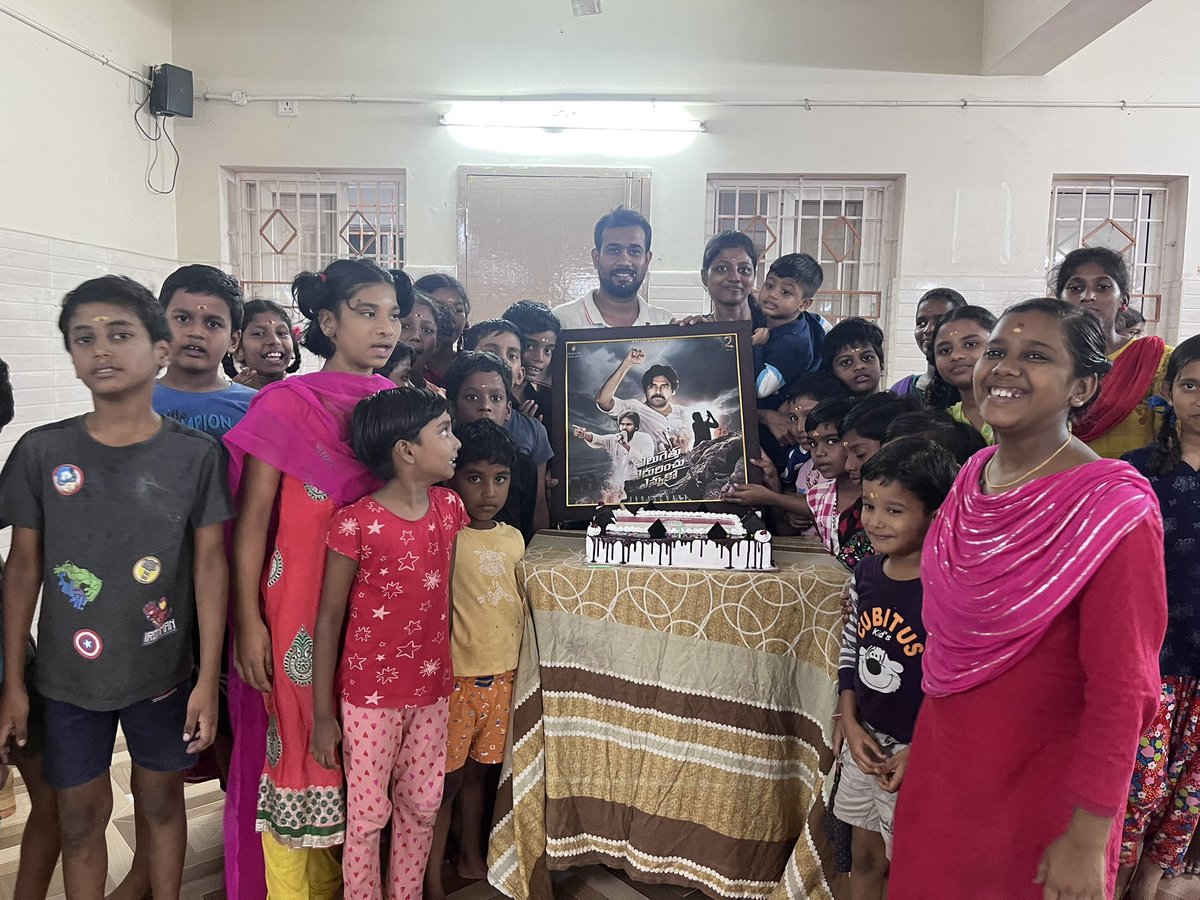 PAnilKumarJSP's tweet photo. @PawanismNetwork @PawanKalyan #Chennai #VeltechUninersity #GoodLifeCenter #OrphanKids https://t.co/oMoJn0k3FU