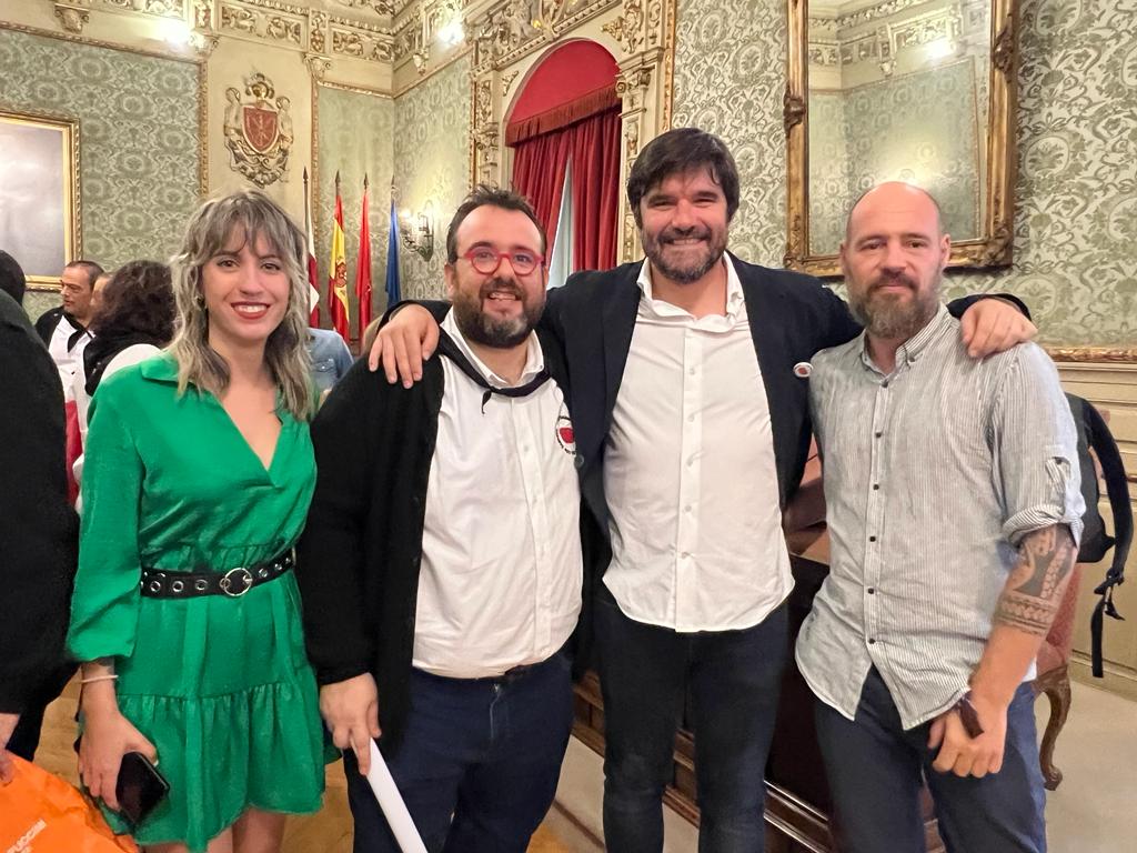 Contigo_Tudela's tweet photo. I Capitulo General  Cofradía Tomate Feo de #Tudela
Feria del 🍅 #feodetudela y productos locales.
#lonuestro #productolocal #riberadenavarra #tradicion https://t.co/cXbxye1ZWE
