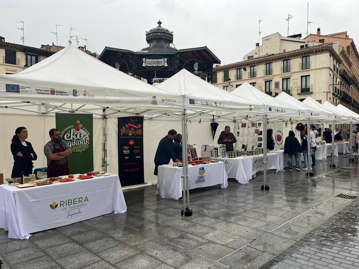 Contigo_Tudela's tweet photo. I Capitulo General  Cofradía Tomate Feo de #Tudela
Feria del 🍅 #feodetudela y productos locales.
#lonuestro #productolocal #riberadenavarra #tradicion https://t.co/cXbxye1ZWE