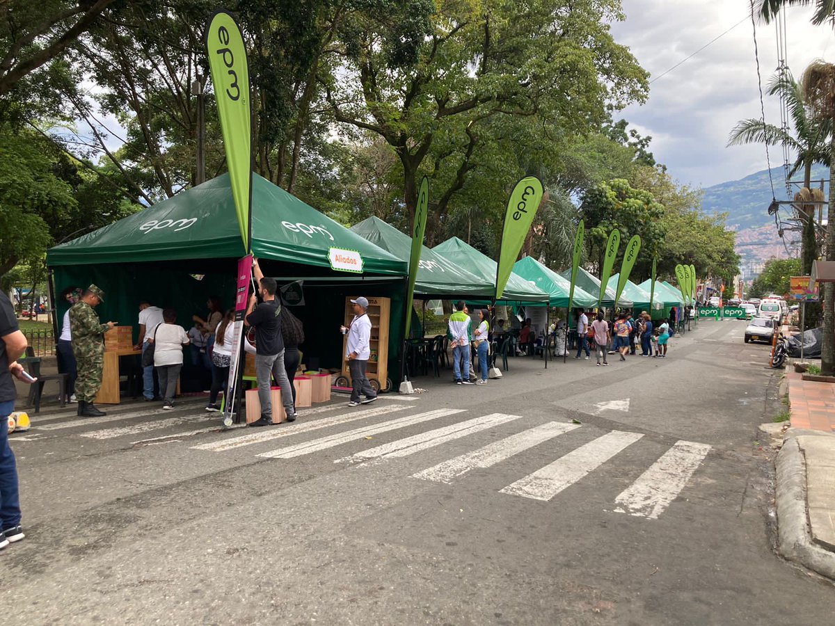 EPMestamosahi's tweet photo. Si vives en el barrio Villa Hermosa, en el centro oriente de Medellín, ven al parque principal y compartamos juntos un nuevo #DiaDelCliente. Tenemos muchas actividades divertidas para toda la familia, ¡Te esperamos! https://t.co/ix7JtaJt02