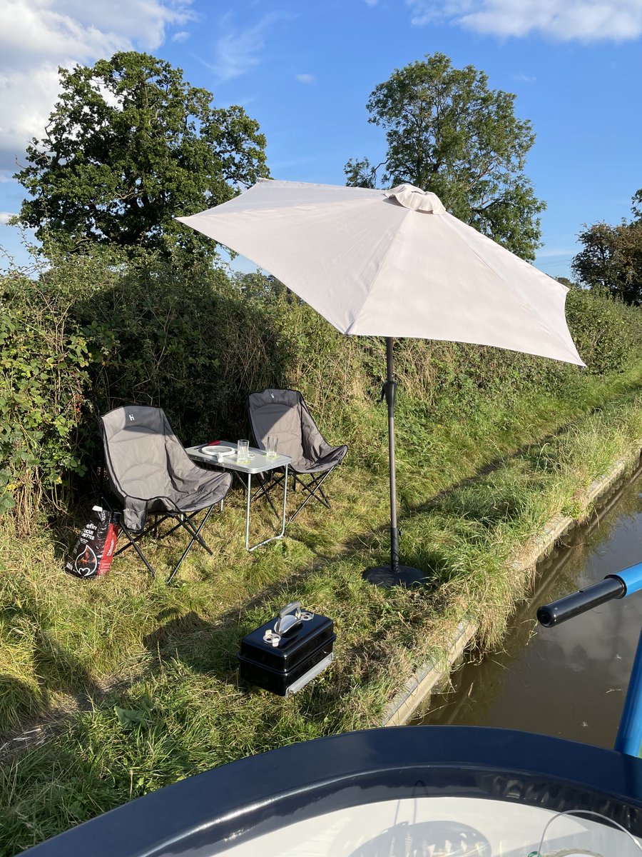 Ready for BBQ, Sundowners and a few G&T’s … happy Saturday all #boatsthattweet #keepcanalsalive #boatswithtech