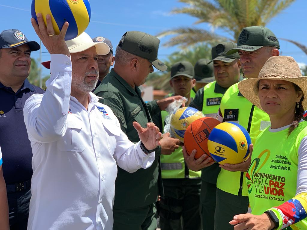 FuerzaGuaiqueri's tweet photo. Este #02Sep en Nueva Esparta se conto con la visita del MG @LopezvargasR Superintendente Nacional Antidrogas como parte del Despliegue Vacaciones Seguras 2023, dispositivo Virgen Del Valle.
#VenezuelaEnPlan30 https://t.co/avTMlPpojd