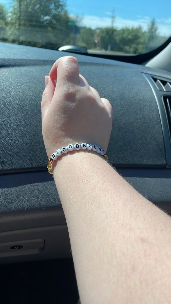 stolen_starr's tweet photo. Idk who was throwing bracelets at the @5SOS Nashville show last night in section 101 but whoever you were I’m in love with my bracelet and so happy I got it😭♥️🥰 #The5SOSShowNashville https://t.co/JYisQubaPq