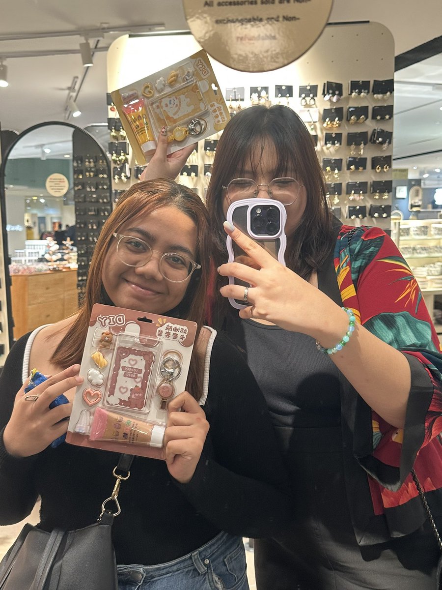 eefah_'s tweet photo. okay but why was this so fun?? admins yall SERVED a full course meal for this fancafe! it was so fun and cool and i canโt wait for more!! thank you so much for organising๐ฅ @0909Class #SG_Class0909 https://t.co/sEYrUI09m0