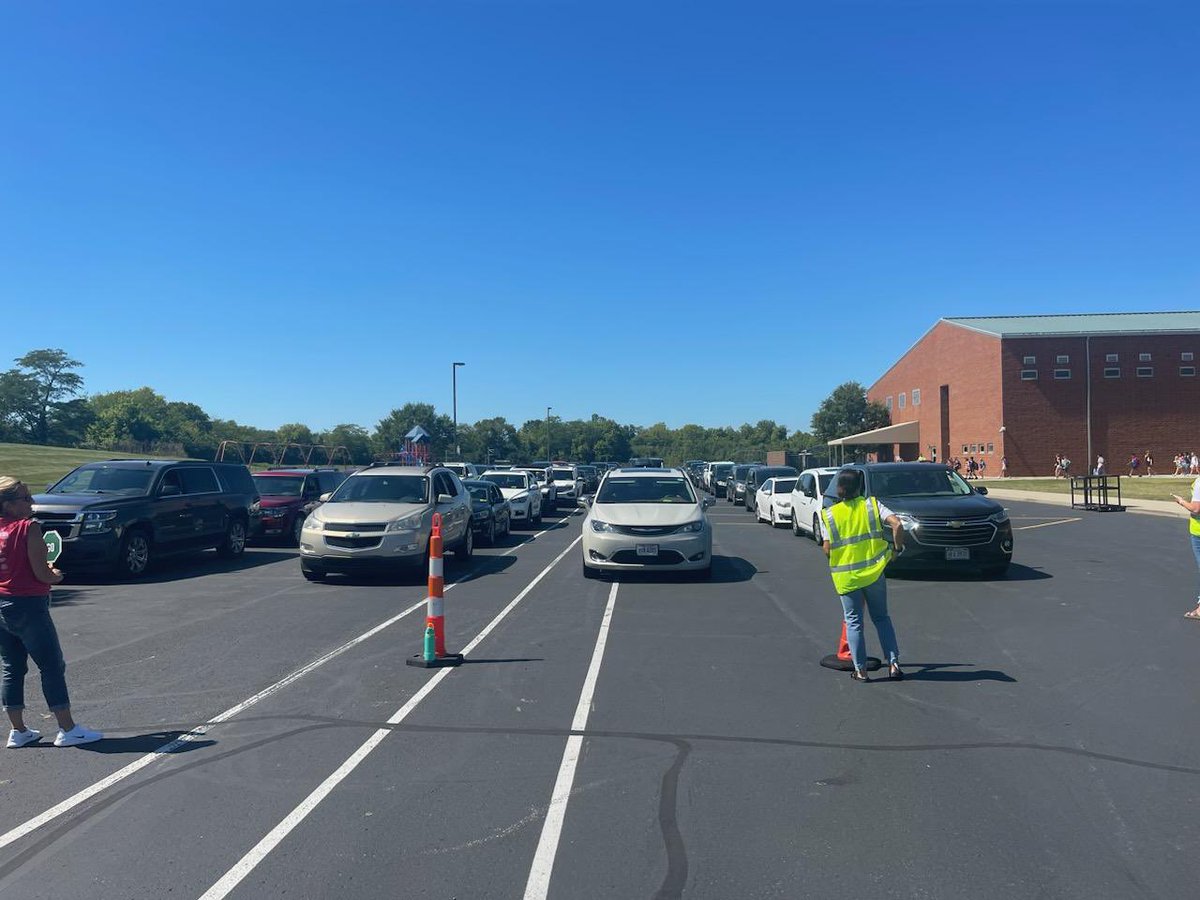 Shout out to our families, students and staff for making it happen during arrival and dismissal! It’s a collective effort and we succeeded TOGETHER! 🦅❤️ #WEareLakota