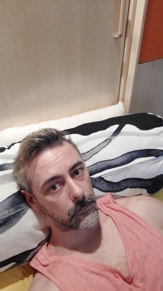 endikaea's tweet photo. Hoy toca en casita por faringitis, quien me cuida? https://t.co/oFGt6EKVDS