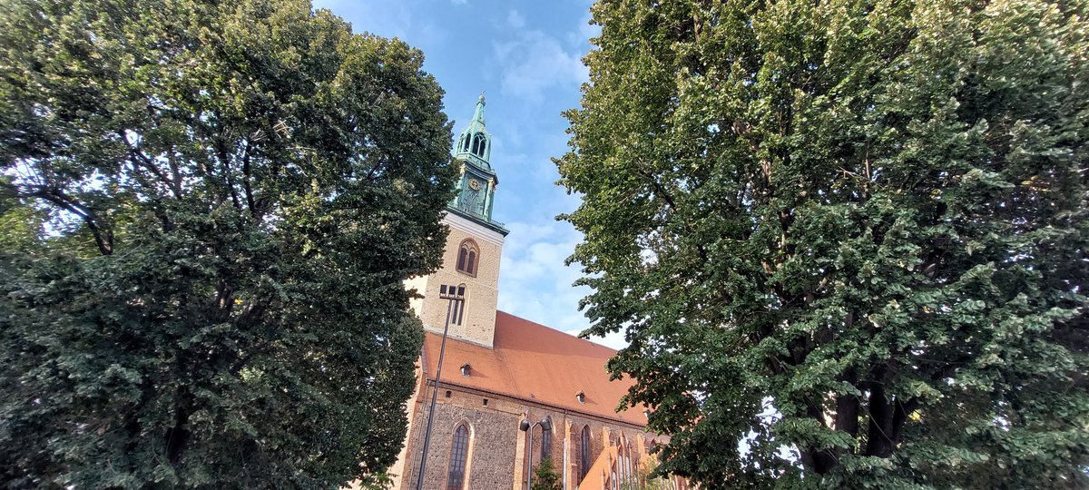 #b0209 Das antiimperialistische Wochenende neigt sich bald dem Ende zu. Mich hat es gefreut, dass ich die Hauptstadt mal wieder besucht habe. Zum Abschied und für die Heimkehr habe ich hier eine kleine Erinnerung. Leider war die Kirche geschlossen.