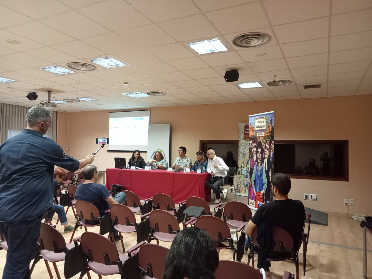 SHF_Comic's tweet photo. Comienza la presentación del proyecto 'Lectura fácil, vida de Pedro Saputo' con Plena Inclusión Aragón (Isabel Campos, Francisco David Rodríguez y Andrea Tena). Modera @juanroyoabenia #jacacomic #bd #comic https://t.co/OwAVrvsnyv