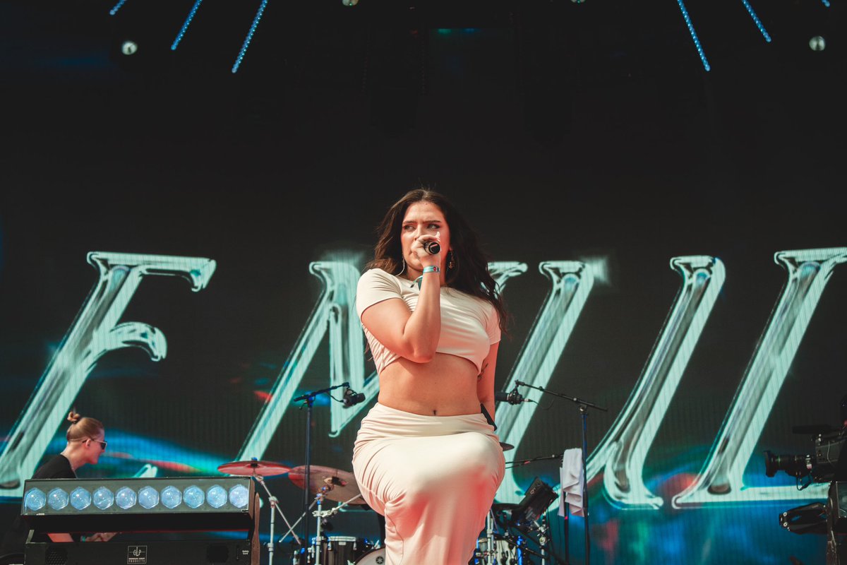 Primer día de #CCME superado con éxito con artistas de la talla de #MariaBecerra <a href="/NilMoliner/">Nil Moliner</a> <a href="/pedrodquevedo/">QUEVEDO</a> o <a href="/maemuller_/">Mae Muller</a> 🥰✨

📸: @lucesgris_
🙏: <a href="/CocaCola_es/">Coca-Cola España</a> 

#CocaCola #CCME2023 #FestivalesMadrid