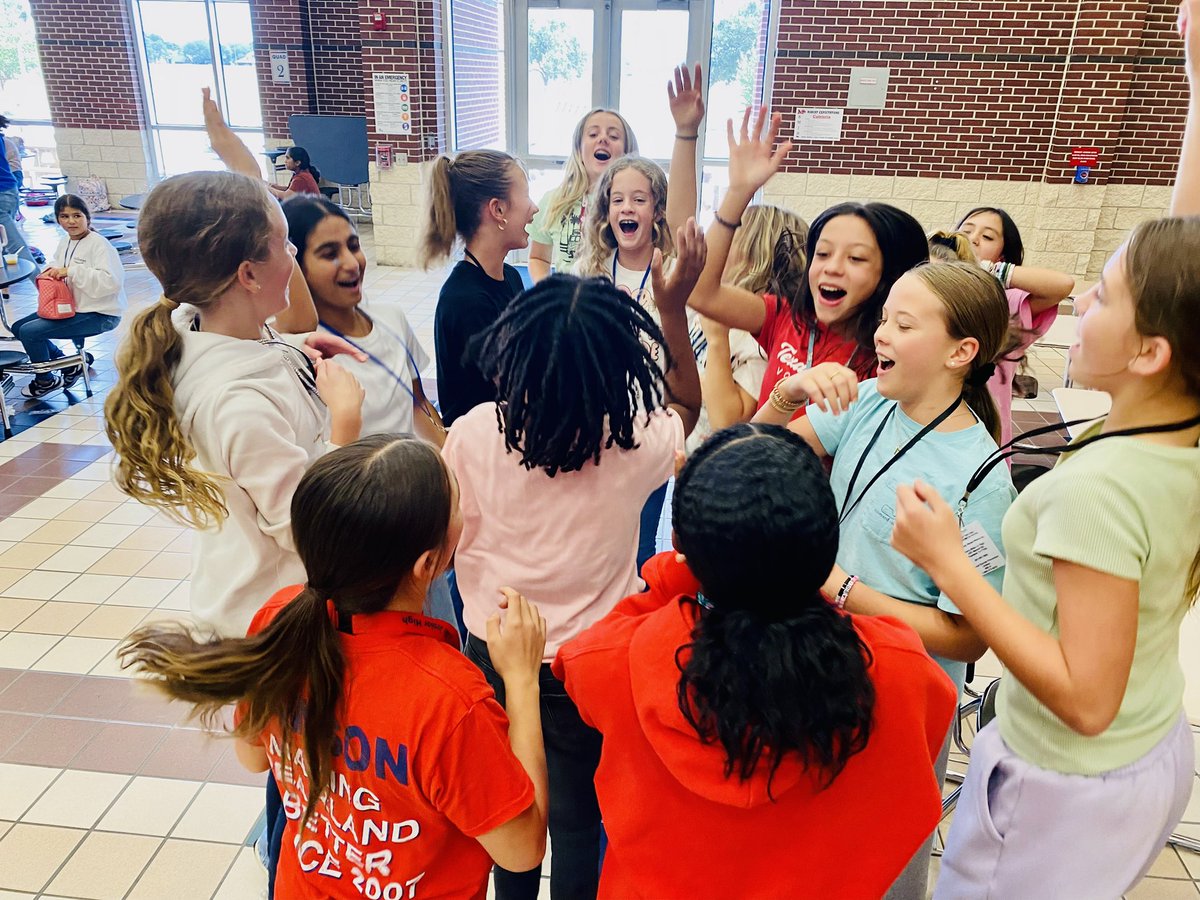 Nothing starts a #ThreeDayWeekend better than a #DancePartyFriday!💃🏻 The faces & smiles of our Bobcats is priceless.❤️💙🐾🕺🏼 #Believe #WeAreMiller #BuildPearlandProud