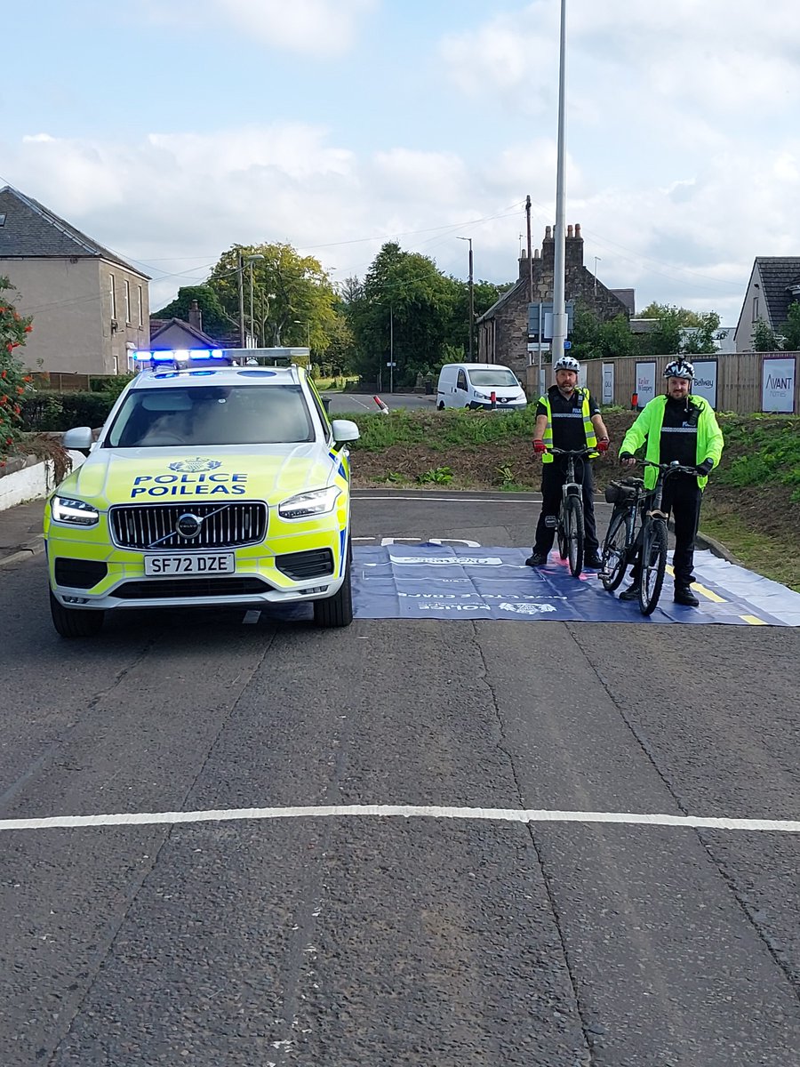 PSOSSouthLshire's tweet photo. On Friday 1/9/23 #EastKilbride Community Officers and   #MotherwellRP were engaged in #Opclosepass on B764, Eaglesham Road, Jackton. Two drivers had a #Chatonthemat regarding their road position, and each was issued with a conditional offer for Careless driving.
#Leaveplentyspace https://t.co/kOZwHzB9cO
