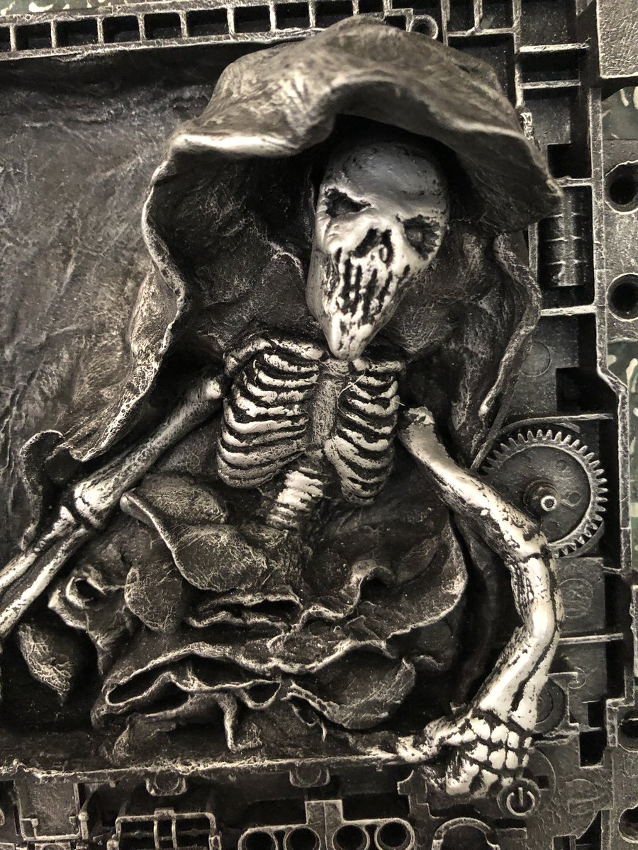 ButtonSteampunk's tweet image. Ghost in the Machine - Great for scaring Grandma and the kids at Halloween this year. Available in my Etsy Shop now! #steampunkbutton #halloween #Halloween2023 #ghost #ghoul #cyberpunk #machine #computer #mixedmedia #canvasart #canvas