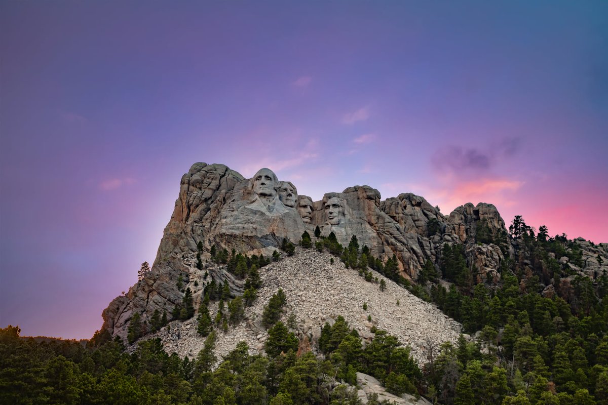 Mount Rushmore is a huge deal (literally), but there’s so much to do after you’ve seen the sites! Find ideas here: loom.ly/M5eRxwM #MtRushmore #MountRushmore #VisitSouthDakota #SouthDakota #XanterraTravel