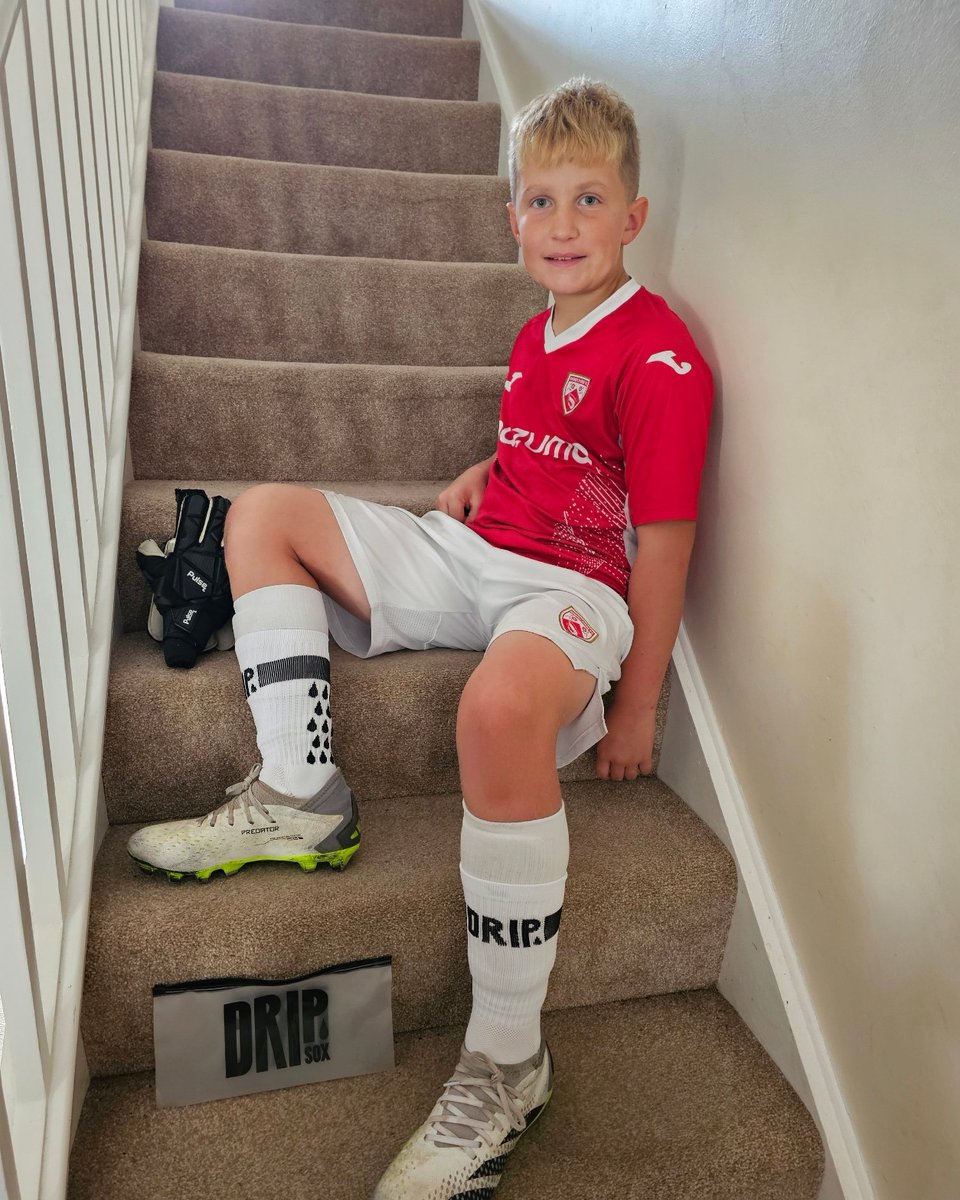 Princess_Sammy's tweet photo. Modelling @DRIPsox  he loves the camera now! https://t.co/zGFd33lttl