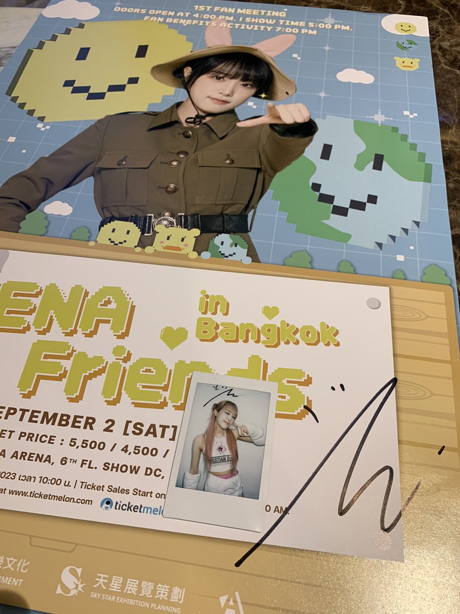 meiiyume's tweet photo. เธรดบ่นงานมีตเยนา #YENAFriendsYena1stFan 
1. กดบัตรกระชั้น บัตรแพง โปรโมทน้อย
2. เปลี่ยนกฎไม่แจ้งล่วงหน้า บอกเอาน้ำเข้าได้แต่ตอนเข้าอยู่ๆก็ห้าม ตอนเที่ยงผู้จัดยังลงรูปอยู่เลยว่าน้ำเปล่าเข้าได้ บ่ายสองบอกเปลี้ยนกฎแล้ว
3. น้ำแอร์หยดหลายที่เลย
4. อยากกรีดร้องกับฟ้อนท์ภาษาไทย https://t.co/8VsD9LyL8J