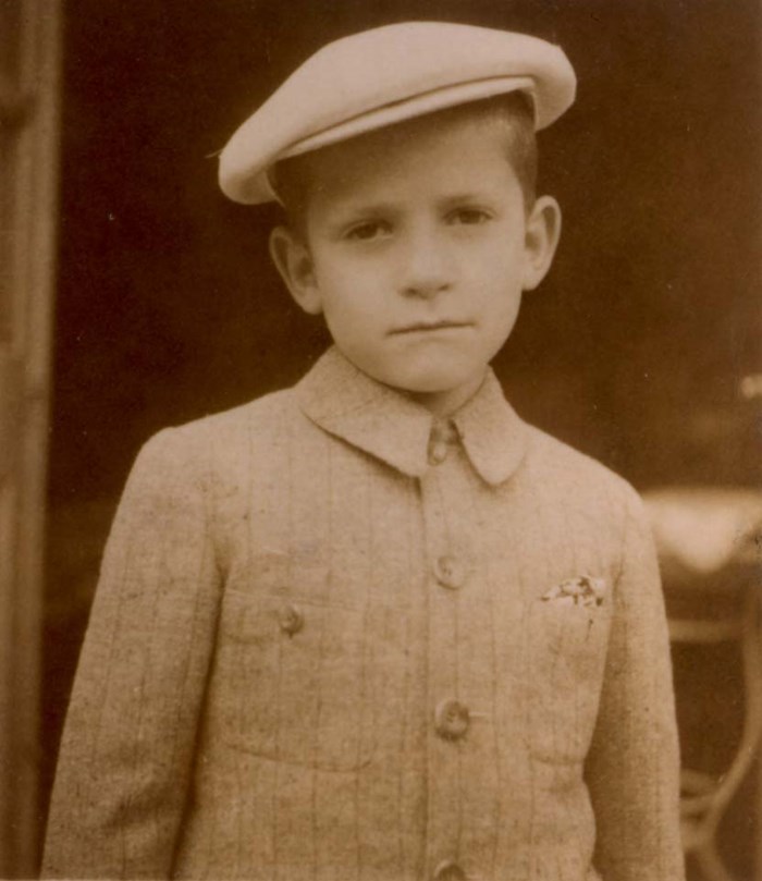 AuschwitzMuseum's tweet photo. 2 September 1932 | A Jewish boy, Dov Imre Berkovits, was born in Șimleu Silvaniei in Romania.

In May 1944 he was deported to #Auschwitz and murdered in a gas chamber. https://t.co/Gktcaj5oK9